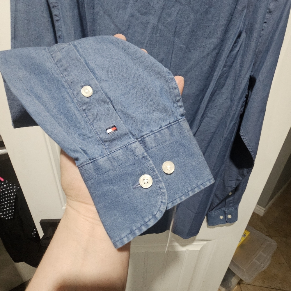 Tommy Hilfiger Men's Flex Reg Fit Washed Untucked Dress Shirt - Picture 8 of 9